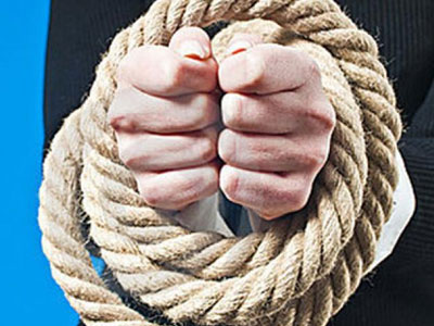 Bà lão bị cháu nội trói, cướp két tiền
