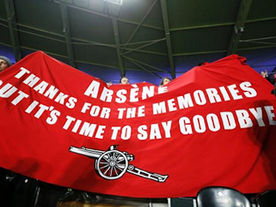 Chịu áp lực lớn, Arsene Wenger quay sang chỉ trích CĐV