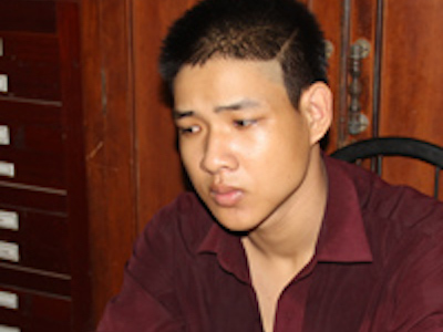 Nam sinh bị nhốt trong ôtô sau khi bóp cổ tài xế