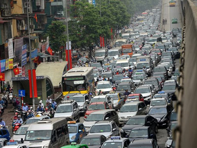 Cửa ngõ phía Nam Hà Nội ùn tắc nghiêm trọng sáng 30/4