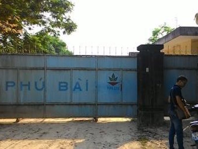 Dân bịt khẩu trang đi ngủ vì mùi thuốc sâu