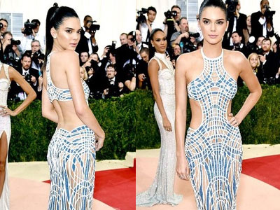 Em gái Kim Kardashian gần như nude trên thảm đỏ Met Gala 2016