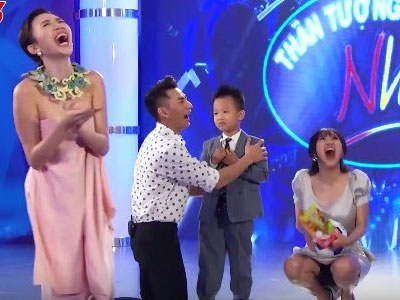 Văn Mai Hương nói về vụ "ngồi xổm" trên sóng truyền hình