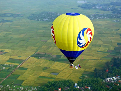 Bay khinh khí cầu giá 6 triệu đồng ngắm kinh thành Huế