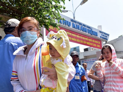 Miền Nam nắng nóng gay gắt, người dân nhập viện ồ ạt