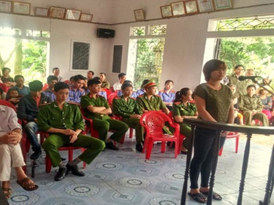 Sập bẫy “nữ quái” trốn nã quen qua mạng