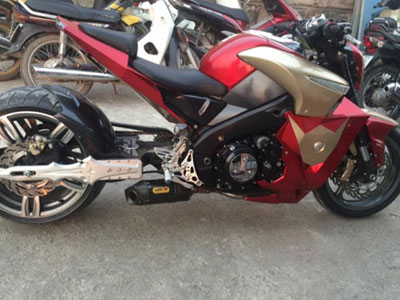 Suzuki B-King lột xác thành "Iron Man" bằng gói độ 150 triệu đồng