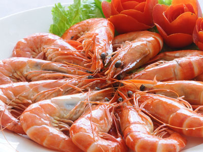 Đầu bếp tiết lộ: Chiêu đánh tráo tôm tươi trong nhà hàng sang