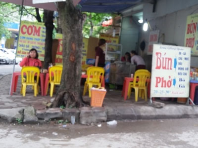 Mập mờ bảng giá quán cơm phở nổi tiếng "chặt chém" ở bến xe Giáp Bát