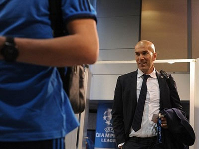 Zidane tiết lộ bí quyết tránh bị... rách quần trong trận gặp Man City