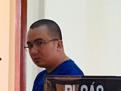 Cầm dao đâm gục người giữa đường vì bị... đòi tiền nợ
