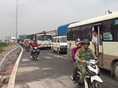 Cao tốc Hà Nội - Bắc Giang bị “tuýt còi” thu phí