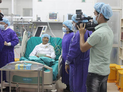 Mang tim, gan từ TP.HCM về Hà Nội ghép thành công cho 2 vị tướng công an