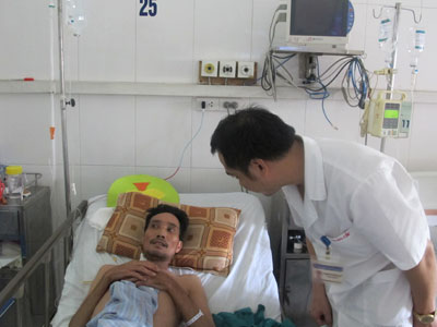 Sốc phản vệ, hoại tử cơ thể, nhiễm trùng huyết vì mũi tiêm của thầy lang