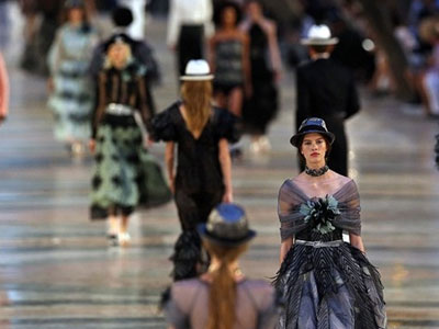 Vì sao Chanel tổ chức show thời trang xa xỉ ở Cuba?