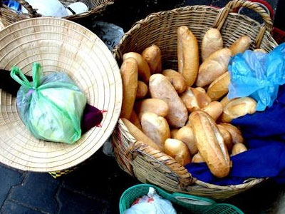 Cướp một ổ bánh mì ăn cho đỡ đói, hai 9X đối mặt với 10 năm tù