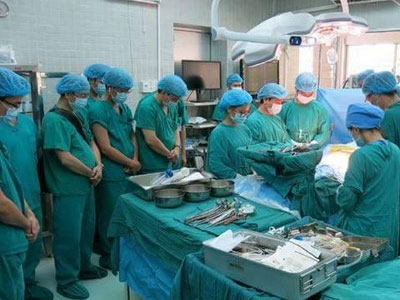Y bác sĩ cúi đầu trước chàng trai Sài Gòn chết não hiến tạng cứu 4 người