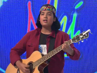 Cậu bé lai 12 tuổi tỏa sáng tại Vietnam Idol Kids