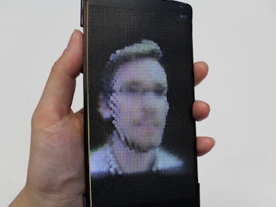 Smartphone màn hình 3D có thể uốn cong