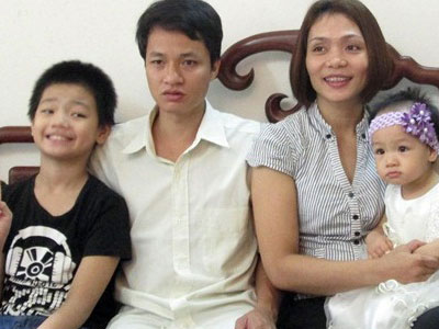 Chuyện tình đẹp khó tin: Chồng mù, vợ cụt chân và những đứa trẻ như thiên thần