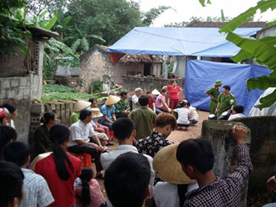 Thiếu phụ bị chồng cứa cổ khi đang ngủ trưa