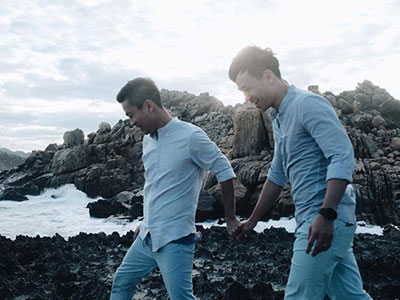 Adrian Anh Tuấn - Sơn Đoàn lãng mạn kỷ niệm ngày cưới
