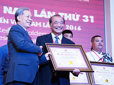 NSND Trần Hiếu xác lập kỷ lục Việt Nam