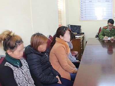 Cả trăm cô gái bị bán làm vợ Trung Quốc bằng bẫy việc làm