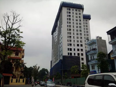 Có người đề nghị dừng phá dỡ phần sai phạm nhà 8B Lê Trực