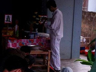 Mâu thuẫn tại quán bia, một thợ xây bị đâm tử vong
