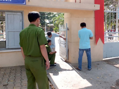 Nhóm nghi can sát hại nam sinh trước cổng trường đầu thú