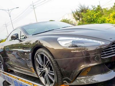 Siêu xe Aston Martin Vanquish màu xám đầu tiên về Việt Nam