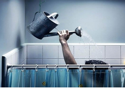 Cả chung cư sốc vì dùng nước ngâm xác chết suốt 10 ngày