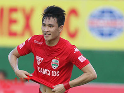 Công Vinh lập siêu phẩm, B.Bình Dương lên nhì bảng V.League