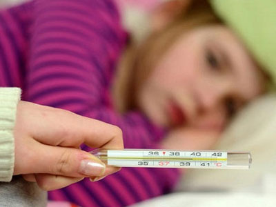 Cảnh giác khi con sốt cao, đau đầu ngày nắng nóng