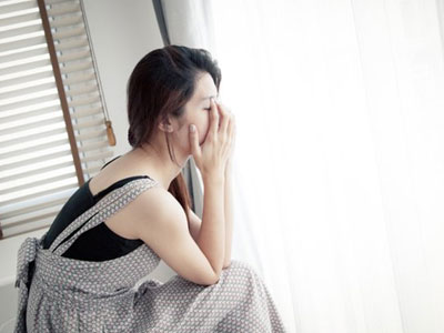 7 năm tồi tệ của người phụ nữ có chồng làm "cai ngục"