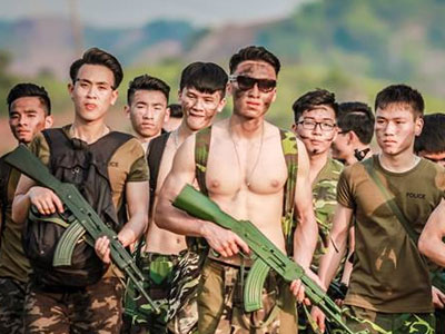 Ảnh kỷ yếu khoe body "gây sốc" của nam sinh chuyên Toán