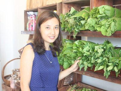 Cô gái bỏ lương 50 triệu/ tháng, về quê trồng rau sạch