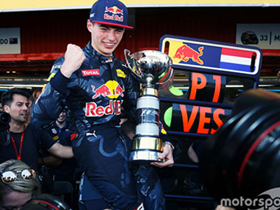 Hamilton - Rosberg tự ngáng chân, tân binh Verstappen "hóa rồng"
