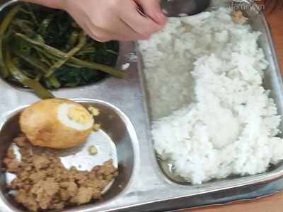 Hiệu trưởng nói gì về suất cơm bán trú 15 nghìn đồng cho học sinh tiểu học “nhìn mà xót”?