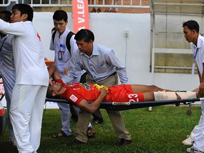 "Ông Tây" chấn thương, HAGL méo mặt
