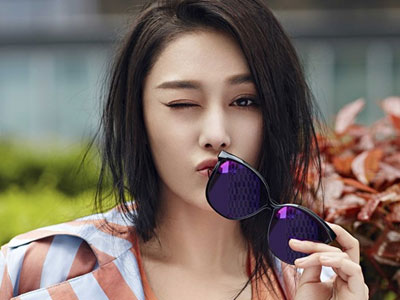 Trương Hinh Dư lạnh lùng trên tạp chí