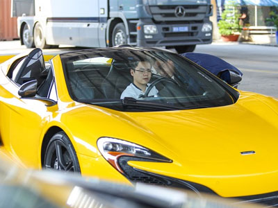Bạn trai thiếu gia của Midu tậu siêu xe triệu đô