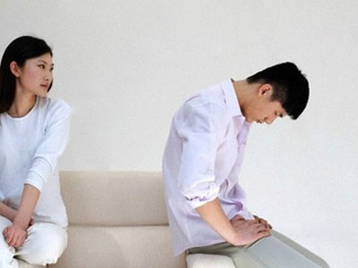Chồng tự hào khoe với mọi người chuyện tình của anh và người cũ