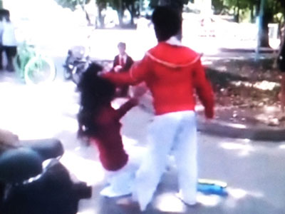 Clip "Nữ sinh Tiền Giang đánh bạn": Đàn chị "cạch" nhau, đàn em cấm can thiệp