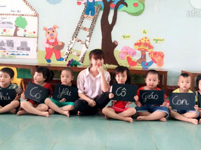 Nhờ học sinh tỏ tình với bạn trai, cô giáo mầm non xinh đẹp bị "ném đá" dữ dội