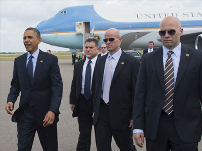 Trên 1.000 người tháp tùng ông Obama