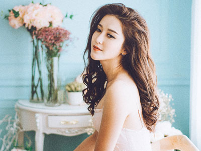 Á hậu Huyền My đẹp mơ màng ở tuổi 20