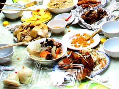 Chủ quán Nhật "tím mặt" nhìn bàn thức ăn thừa của khách Việt