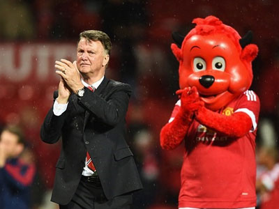 Fan MU la ó đòi HLV Van Gaal phải ra đi